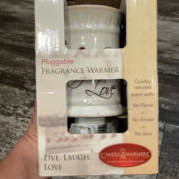 Candle Warmers Live Laugh Love Plug In Fragrance Wax Warmer Gift Holiday NEW - Picture 2 of 6
